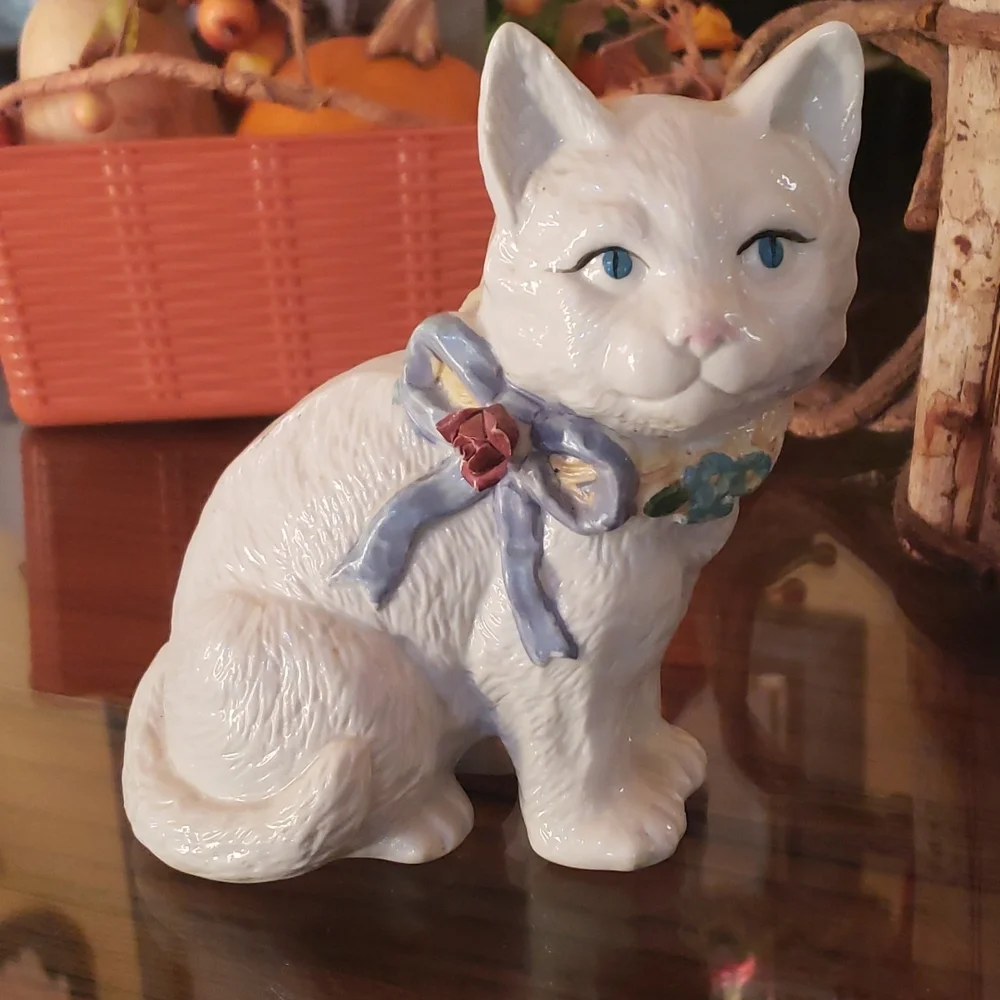 Vintage set of 3 white Kitten Cats home decor - Picture 4 of 16